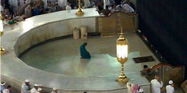 Kisah Dibalik Hijr Ismail: Bagian Khusus di Sekitar Ka'bah