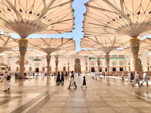 Masjid Nabawi: Tempat dengan Berjuta Keutamaan di Madinah