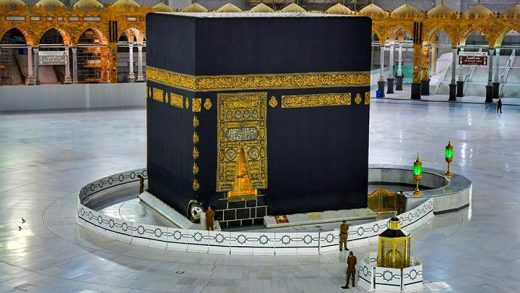 Kisah Dibalik Hijr Ismail: Bagian Khusus di Sekitar Ka'bah