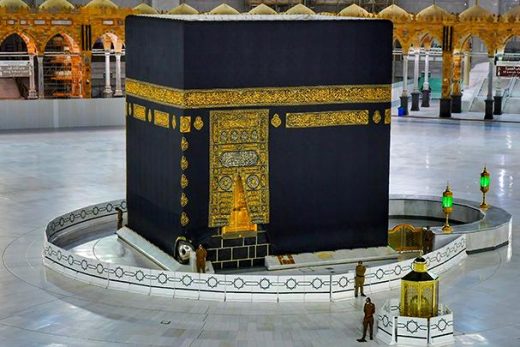 Kisah Dibalik Hijr Ismail: Bagian Khusus di Sekitar Ka'bah